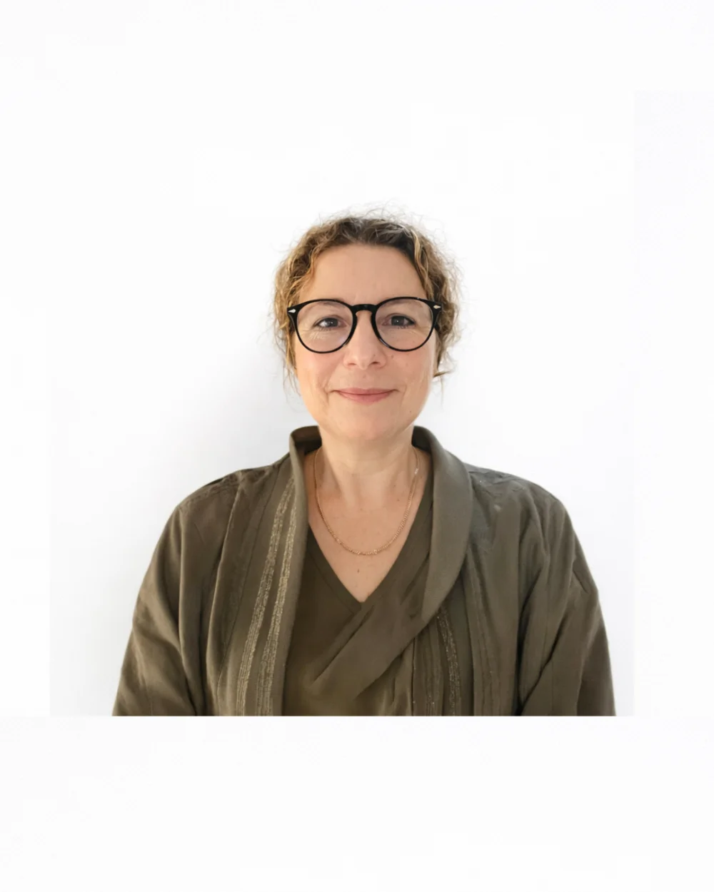 Portrait de Karine Troki-Garcia, hypnothérapeute à Genève